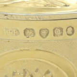 A PAIR OF REGENCY SILVER-GILT CUPS AND COVERS - Foto 5