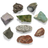 A DECORATIVE GROUP OF VARIOUS MARBLE AND HARDSTONE FRAGMENTS - фото 4