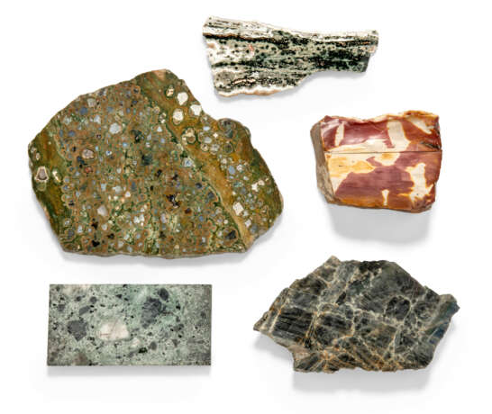 A DECORATIVE GROUP OF VARIOUS MARBLE AND HARDSTONE FRAGMENTS - фото 5