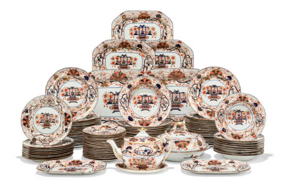 A SPODE NEWSTONE CHINA IMARI PART DINNER-SERVICE - photo 1