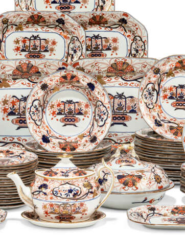 A SPODE NEWSTONE CHINA IMARI PART DINNER-SERVICE - photo 2