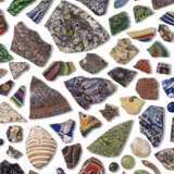 A COLLECTION OF GREEK AND ROMAN GLASS FRAGMENTS - фото 2
