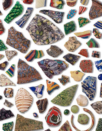 A COLLECTION OF GREEK AND ROMAN GLASS FRAGMENTS - photo 2