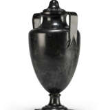 AN ITALIAN `NERO DI BELGIO` TWO-HANDLED AMPHORA - Foto 4