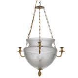 A SWEDISH GILT-BRONZE-MOUNTED CUT AND FROSTED-GLASS HANGING LAMP - Foto 4