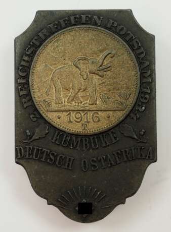 Deutsches Reich: Abzeichen auf das 2. Reichstreffen Potsdam 1934, Kumbuke Deutsch Ostafrika. - Foto 1