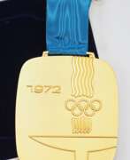 Ордена. Deutsche Olympische Gesellschaft (DOG): Dankesmedaille anlässlich der Olympischen Spiele 1972, in Gold, im Etui.