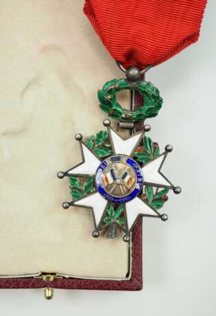 Frankreich: Orden der Ehrenlegion, 9. Modell (1870-1951), Offizierskreuz, im Etui. - photo 3