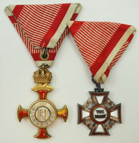 Österreich: Militär-Verdienstkreuz und Franz Joseph Kreuz in Gold mit Krone. - Foto 1