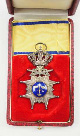 Schweden: Königlicher Schwert-Orden, 2. Modell, 2. Typ (1920-1951), Verdienstkreuz, im Etui. - photo 1