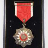Argentinien: Mai-Orden für Verdienste, 2. Modell (1957-1973), Ritter Dekoration, im Etui. - photo 2
