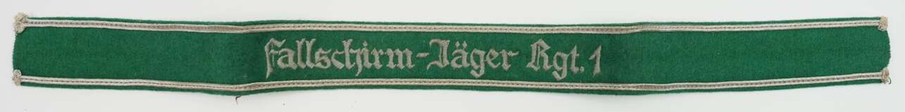 Luftwaffe: Ärmelband "Fallschirm-Jäger Rgt. 1". - photo 1