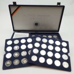 BRD: Sammlung von 60 Euro SILBER Gedenkmünzen, in Sammelbox.