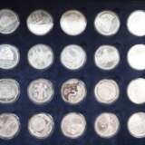 BRD: Sammlung von 60 Euro SILBER Gedenkmünzen, in Sammelbox. - photo 3