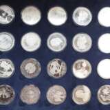BRD: Sammlung von 60 Euro SILBER Gedenkmünzen, in Sammelbox. - photo 4
