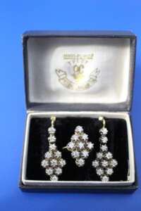 Set of jewelry (ring, earrings) (750)