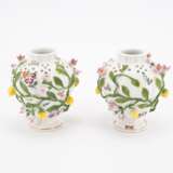 Meissen. Drei Potpourri-Vasen und ein Teekännchen mit Schmetterlingsdekor - Foto 2