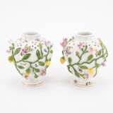 Meissen. Drei Potpourri-Vasen und ein Teekännchen mit Schmetterlingsdekor - фото 3