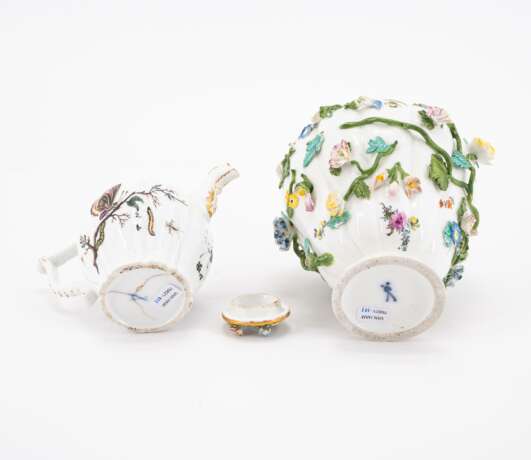 Meissen. Drei Potpourri-Vasen und ein Teekännchen mit Schmetterlingsdekor - photo 9