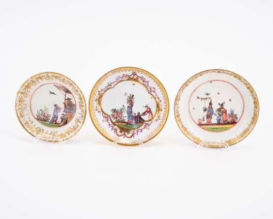 Meissen. Drei Teller mit Chinoiserien, ein Kännchen & Teller mit aufgelegten Blüten - фото 2