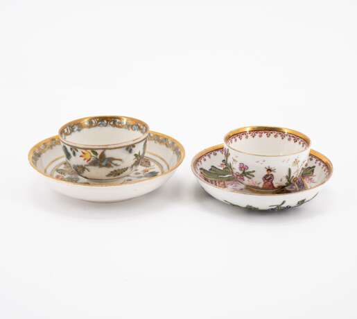Meissen u.a. Kleine Teekanne, zwei Koppchen & Untertassen mit überdekorierten Dekoren - photo 3