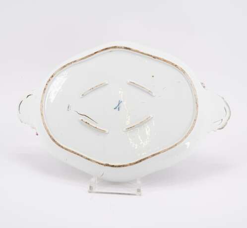 Meissen. Large porcelain platter with genre scene - фото 3