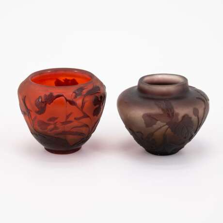 Emile Gallé. Zwei gebauchte, kleine Vasen mit Orchideendekoren - фото 4