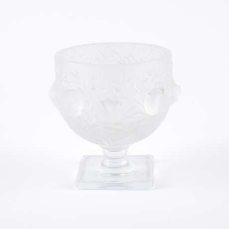 René Lalique. Zwei kleine Vasen, eine Schale, Vase und Teller tlw. mit Vogeldekor - Foto 8