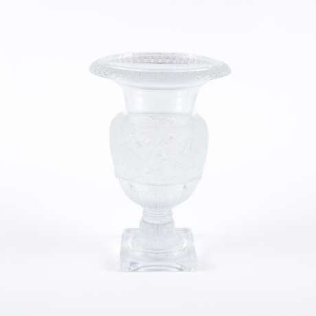 René Lalique. Große Aufsatzvase mit Blumendekor - photo 1