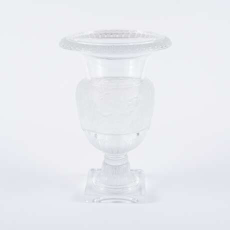 René Lalique. Große Aufsatzvase mit Blumendekor - photo 2