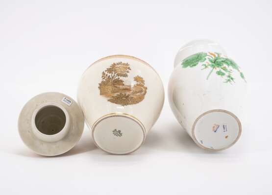 Verschiedene Herkunft. Gruppe von 10 verschiedenen Vasen, tlw. mit Deckel - photo 25