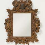 . Prächtiger Spiegel mit Wappenbekrönung und Amoretten - photo 1