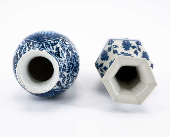 . Drei Vasen mit blau-weißem Dekor - фото 4