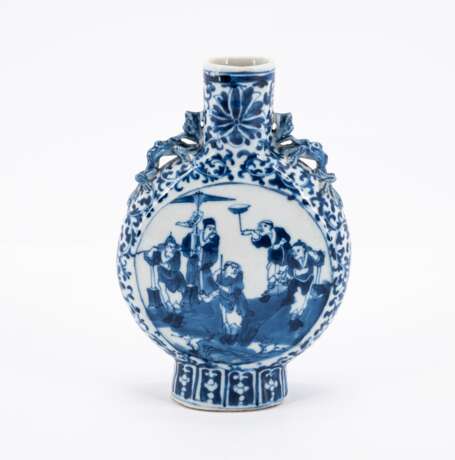 . Drei Vasen mit blau-weißem Dekor - фото 6