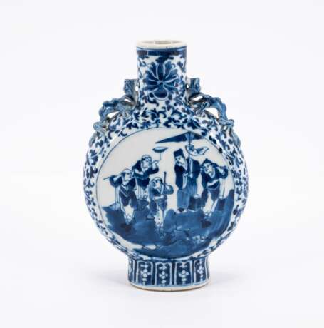 . Drei Vasen mit blau-weißem Dekor - photo 8