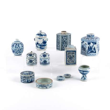 . Acht Deckel- und Teedosen mit blau-weißem Dekor - фото 1
