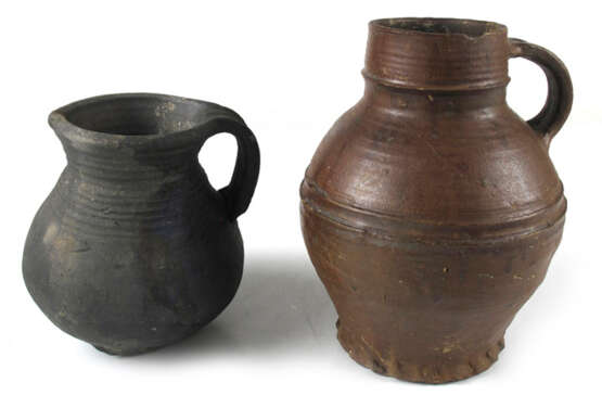 Zwei frühe Steinzeug-Krüge. Norddeutsch, wohl 14. Jahrhundert - Foto 1