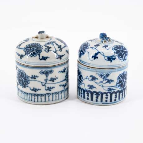 . Acht Deckel- und Teedosen mit blau-weißem Dekor - photo 11