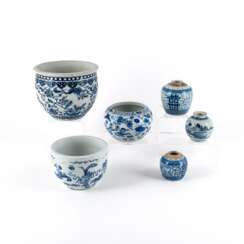 . 6 Töpfe und Vasen mit blau-weißem Dekor