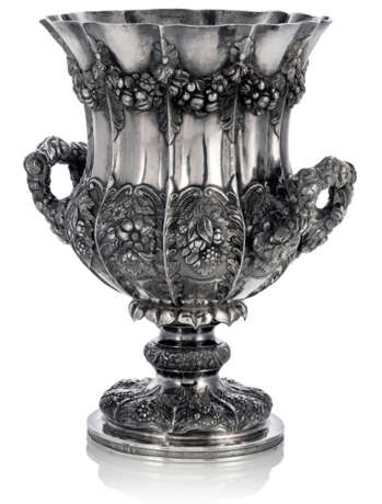 Vase mit Blumendekor. Mitte 19. Jahrhundert - photo 1