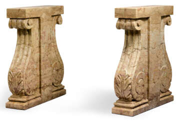 Zwei Tischwangen im antiken Stil
