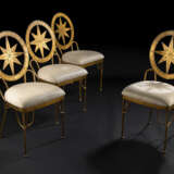 Satz von vier aussergewöhnlichen Eisenstühlen mit Sterndekor. Frankreich - photo 1