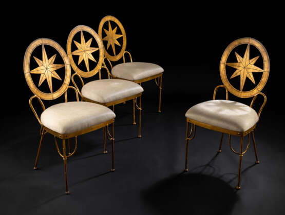 Satz von vier aussergewöhnlichen Eisenstühlen mit Sterndekor. Frankreich - фото 1
