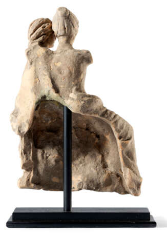 Terrakotta-Fragment,"Amor und Psyche". Griechisch, wohl Tarent, ca. 3. Jahrhundert v. Chr. - photo 2