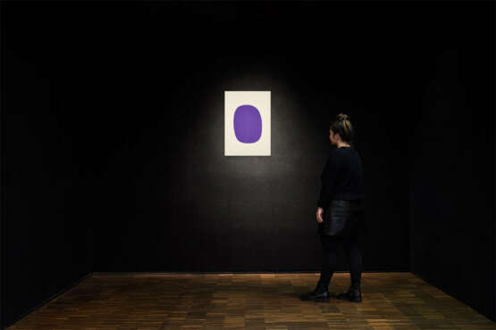Lucio Fontana. Concetto Spaziale (Ovale violet avec fente) - Foto 3