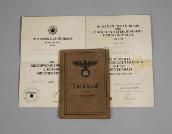 Soldbuch und Verleihungsurkunden - Foto 1