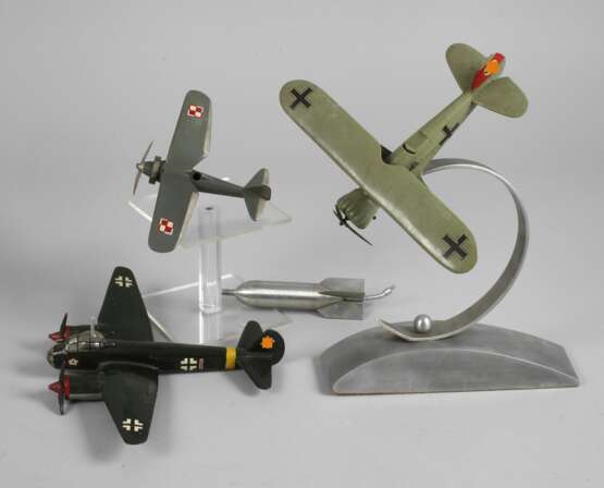 Konvolut Modellflugzeuge Luftwaffe - photo 1