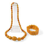 VINTAGE BUTTERSCOTCH BERNSTEIN. COLLIER + ARMBAND, ZUSAMMEN 50 GR. - photo 1