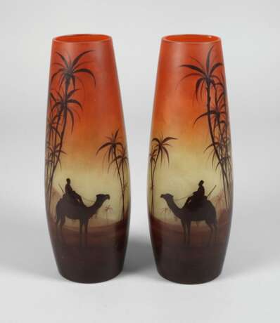 Vasenpaar mit ägyptischen Motiven - Foto 1