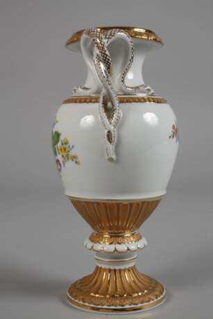 Meissen "Schlangenhenkelvase" mit Blumenmalerei - photo 3